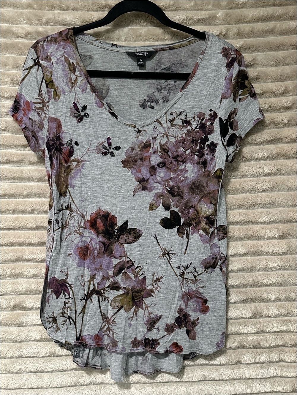 Y2K Simply Vera Vera Wang Gray Floral V-Neck Short Sleeve Top